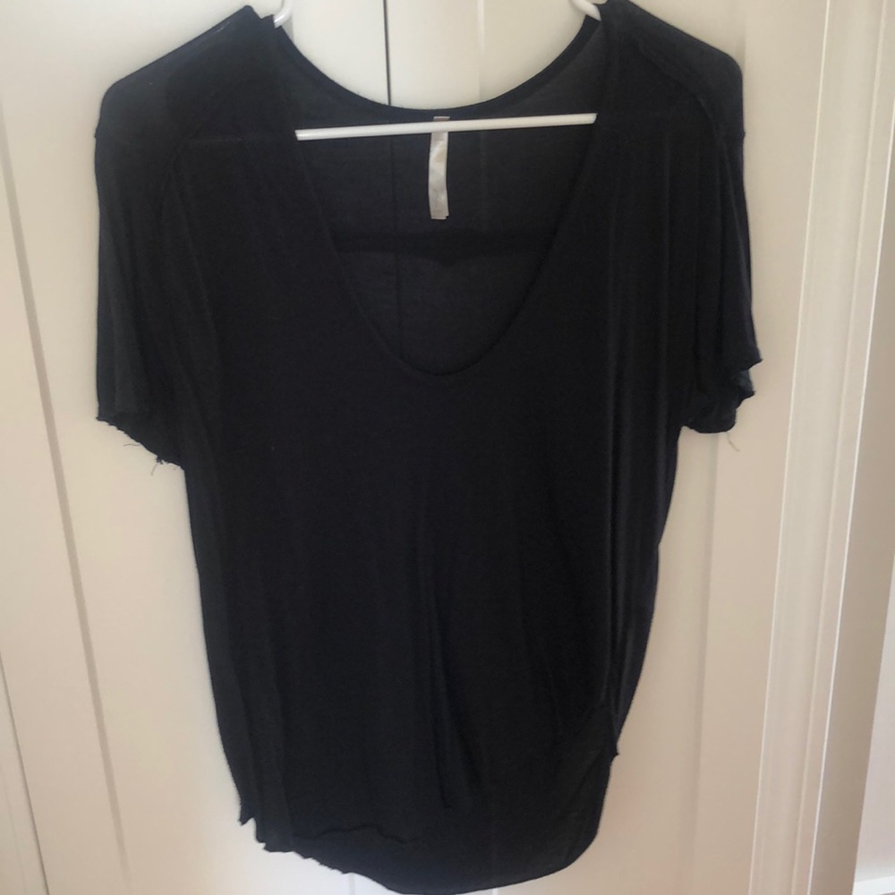 Francesca’s || Black V neck tee